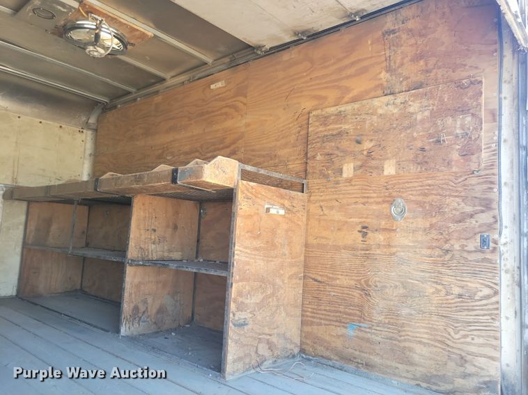 image for item IQ9767 2004 Chevrolet Express G3500  box truck