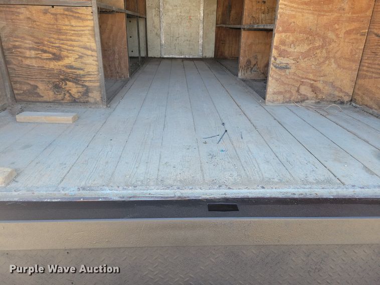 image for item IQ9767 2004 Chevrolet Express G3500  box truck