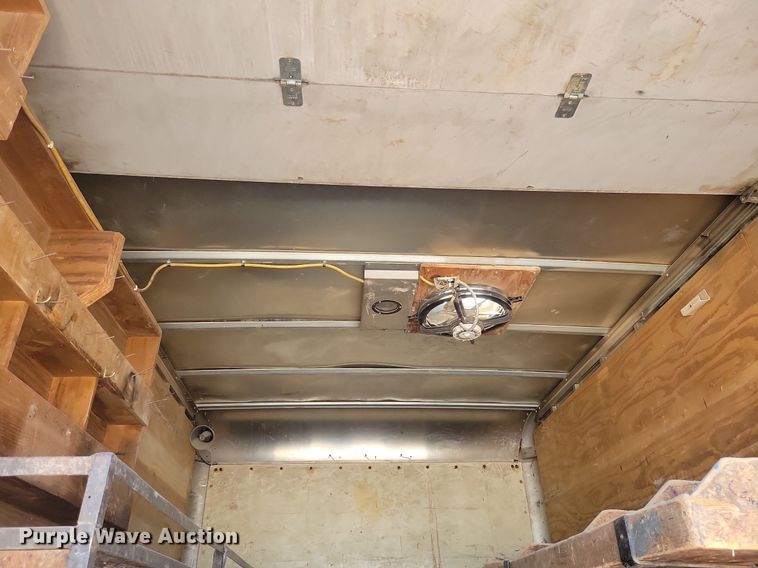 image for item IQ9767 2004 Chevrolet Express G3500  box truck