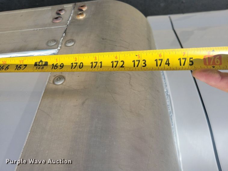 image for item IQ9767 2004 Chevrolet Express G3500  box truck