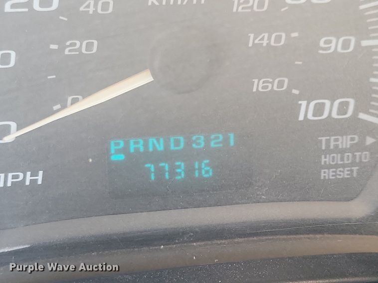 image for item IQ9767 2004 Chevrolet Express G3500  box truck