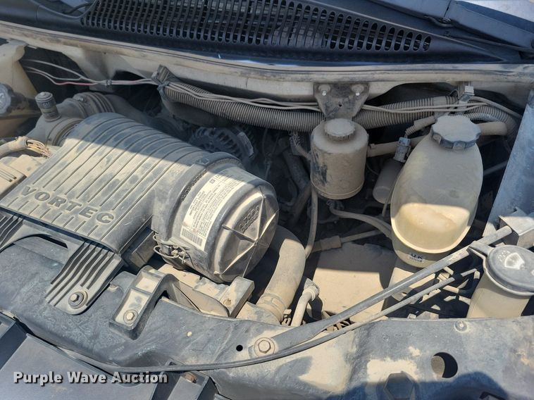 image for item IQ9767 2004 Chevrolet Express G3500  box truck