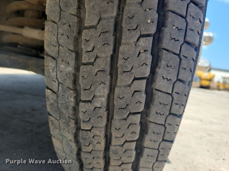 image for item IQ9767 2004 Chevrolet Express G3500  box truck