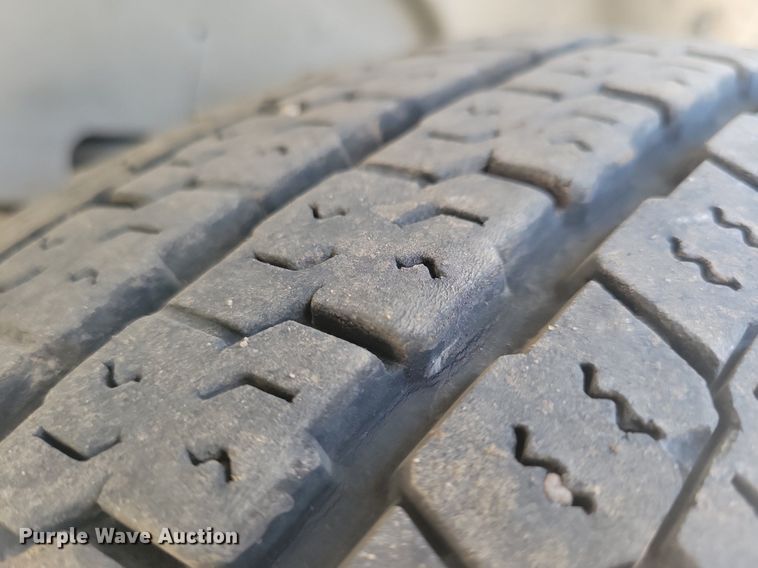 image for item IQ9767 2004 Chevrolet Express G3500  box truck