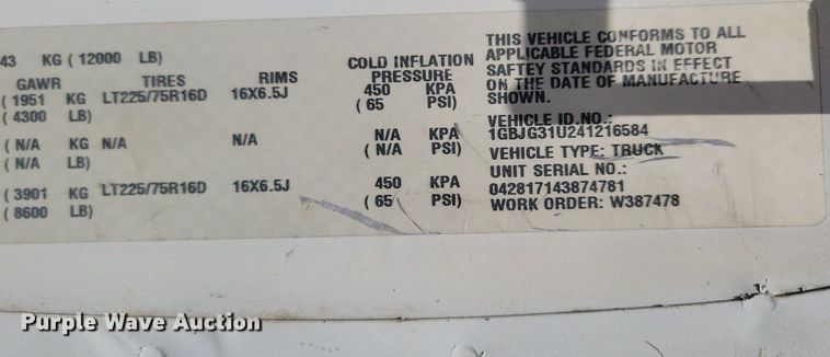 image for item IQ9767 2004 Chevrolet Express G3500  box truck