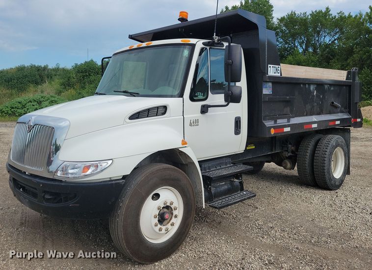 image for item IQ9768 2006 International 4400  dump truck