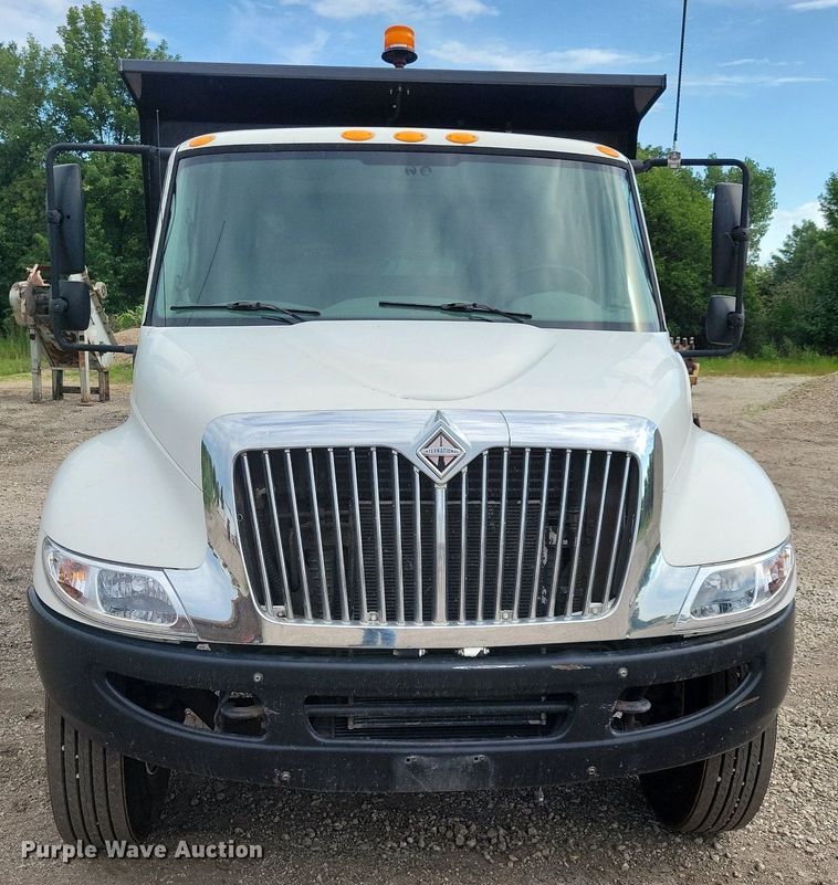 image for item IQ9768 2006 International 4400  dump truck