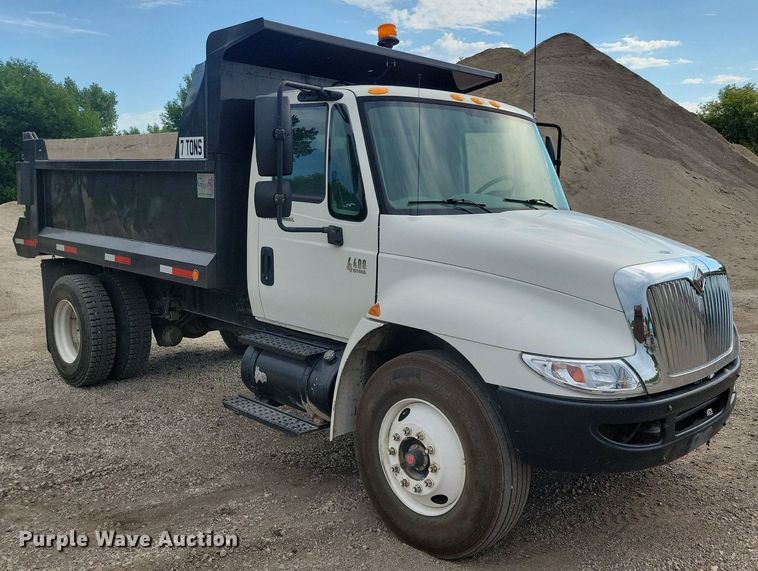 image for item IQ9768 2006 International 4400  dump truck