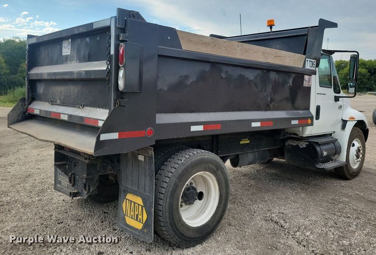 image for item IQ9768 2006 International 4400  dump truck