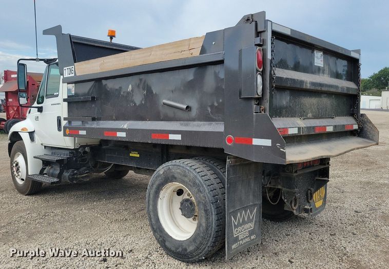 image for item IQ9768 2006 International 4400  dump truck