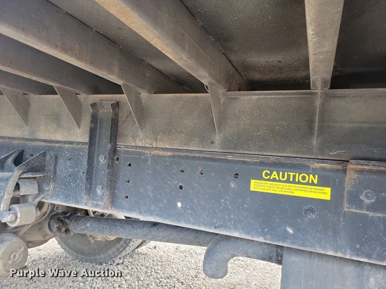 image for item IQ9768 2006 International 4400  dump truck