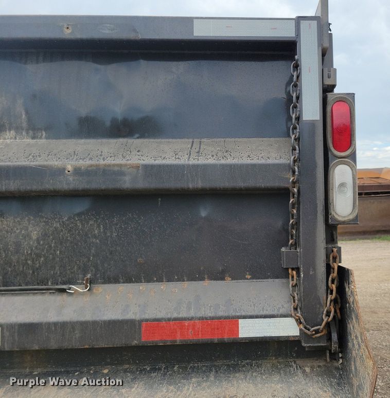 image for item IQ9768 2006 International 4400  dump truck