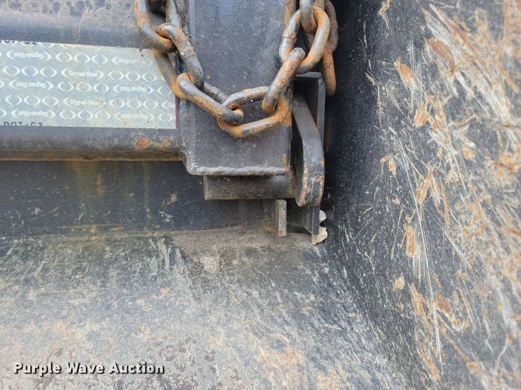 image for item IQ9768 2006 International 4400  dump truck