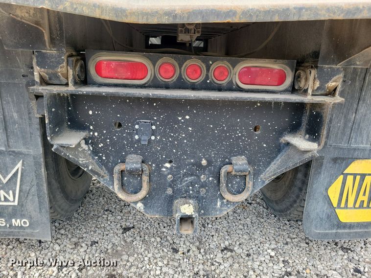 image for item IQ9768 2006 International 4400  dump truck