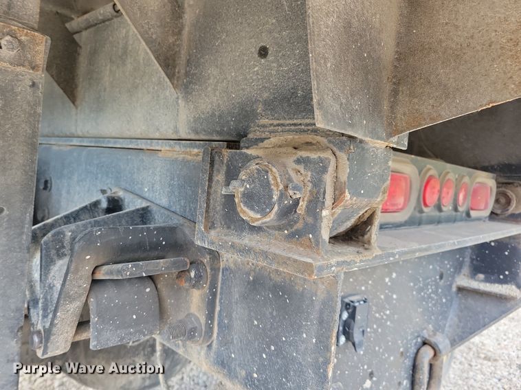 image for item IQ9768 2006 International 4400  dump truck