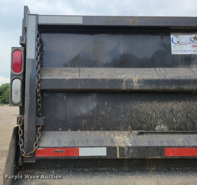 image for item IQ9768 2006 International 4400  dump truck