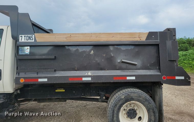 image for item IQ9768 2006 International 4400  dump truck