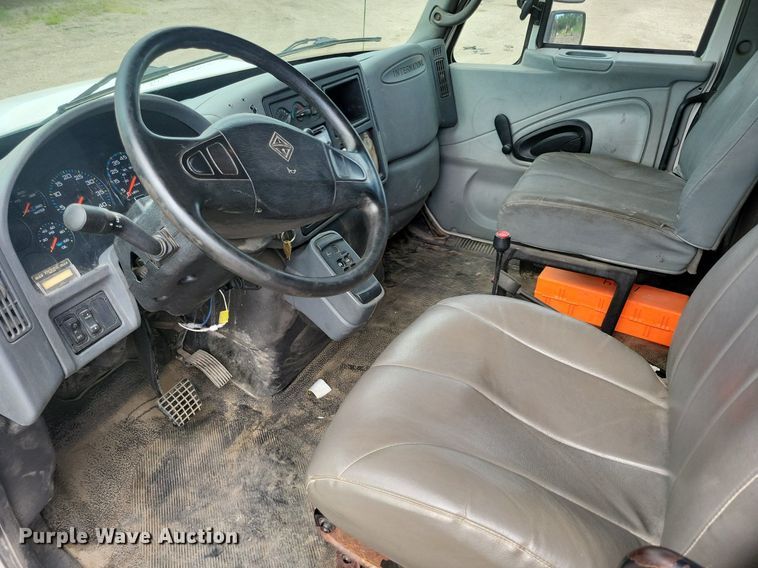 image for item IQ9768 2006 International 4400  dump truck