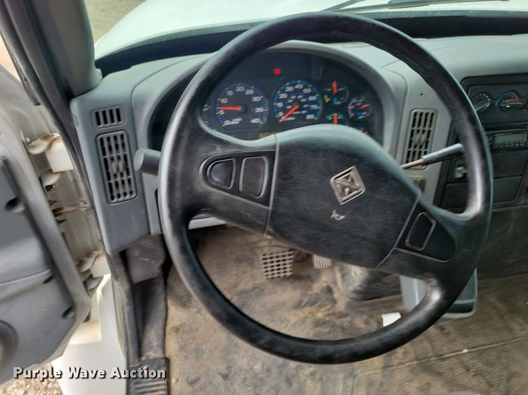 image for item IQ9768 2006 International 4400  dump truck