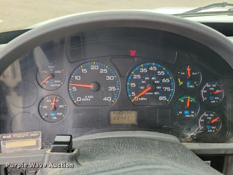 image for item IQ9768 2006 International 4400  dump truck