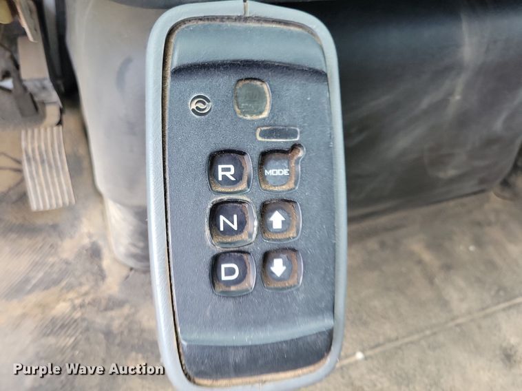 image for item IQ9768 2006 International 4400  dump truck