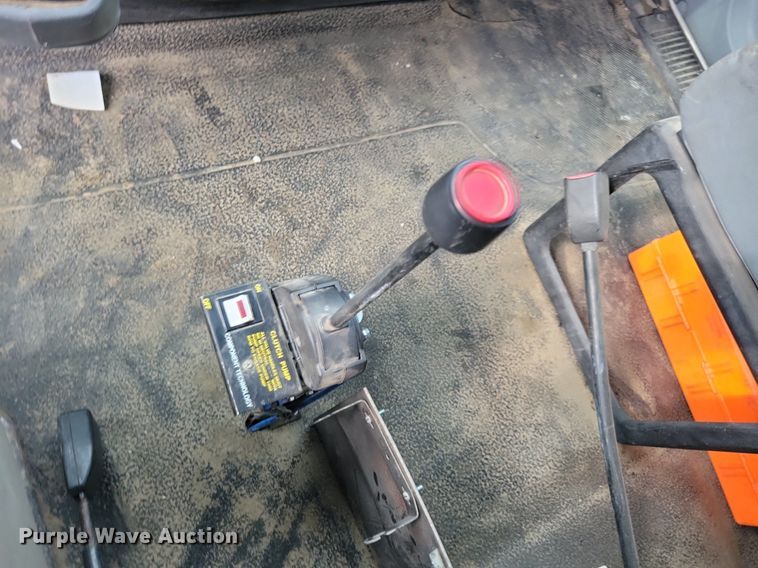 image for item IQ9768 2006 International 4400  dump truck