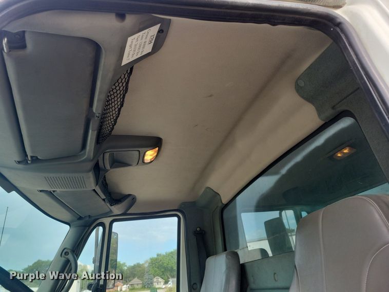 image for item IQ9768 2006 International 4400  dump truck