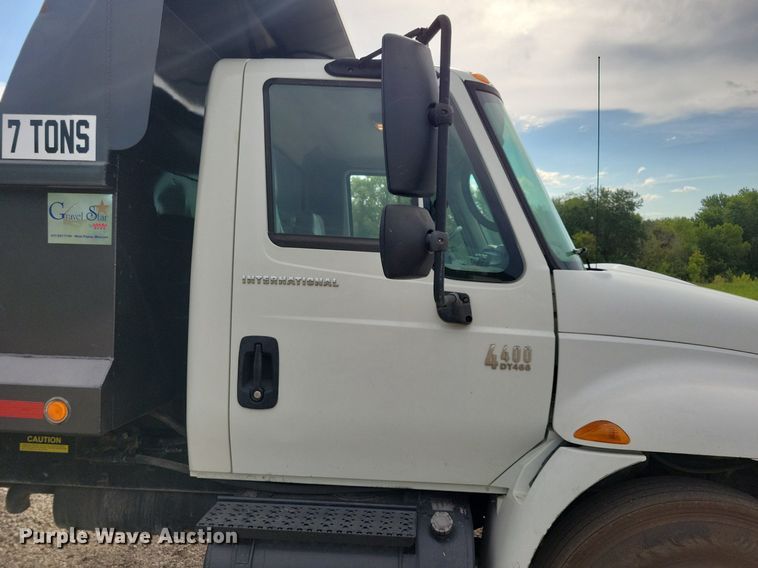 image for item IQ9768 2006 International 4400  dump truck