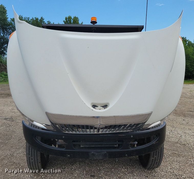 image for item IQ9768 2006 International 4400  dump truck