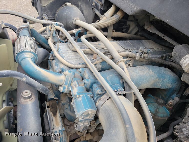 image for item IQ9768 2006 International 4400  dump truck