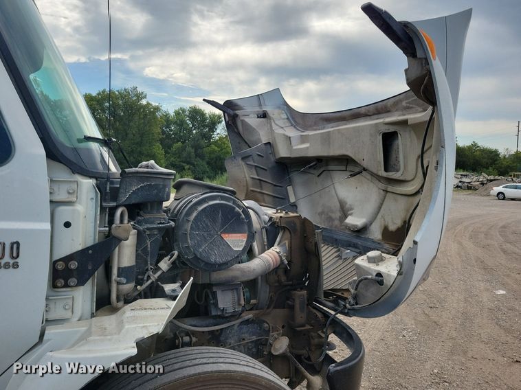 image for item IQ9768 2006 International 4400  dump truck