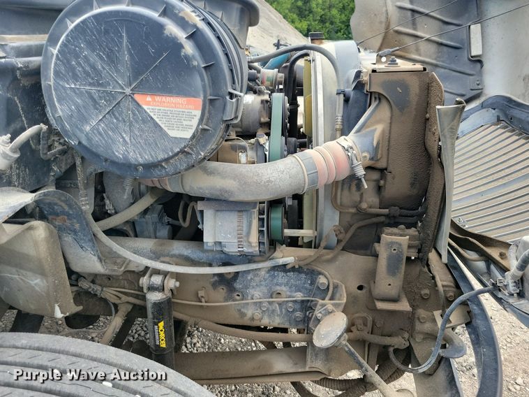 image for item IQ9768 2006 International 4400  dump truck