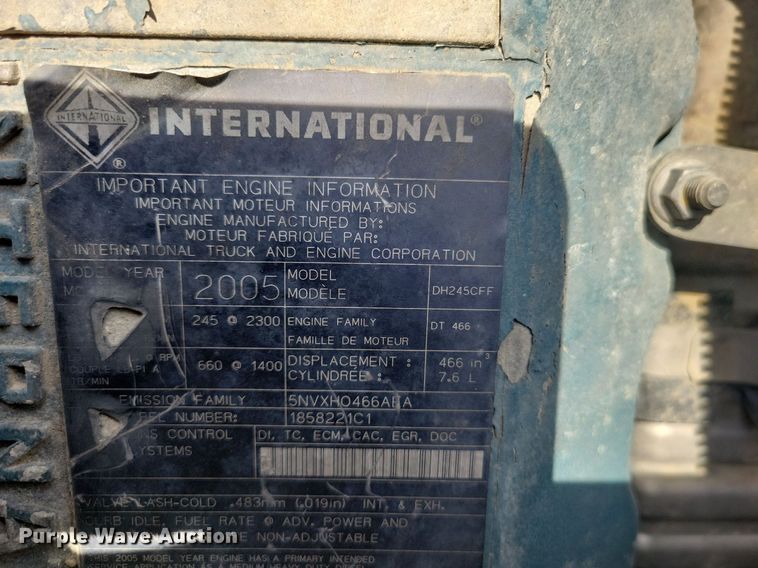image for item IQ9768 2006 International 4400  dump truck