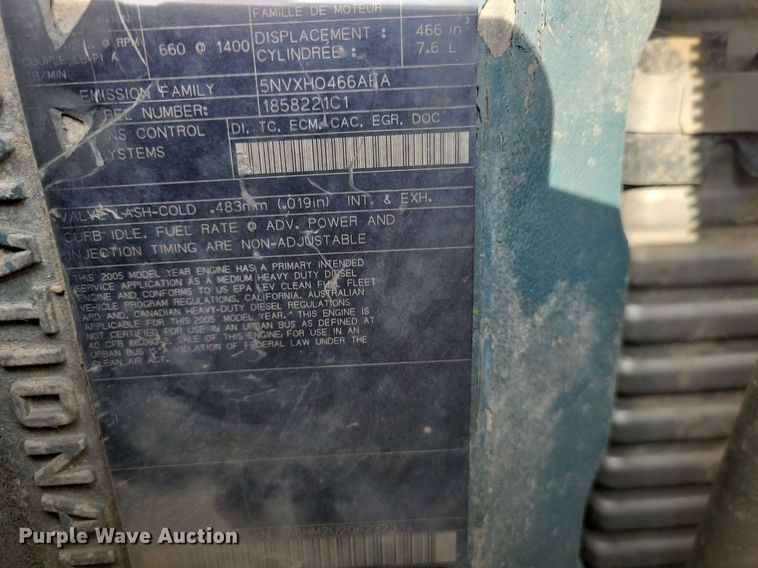 image for item IQ9768 2006 International 4400  dump truck