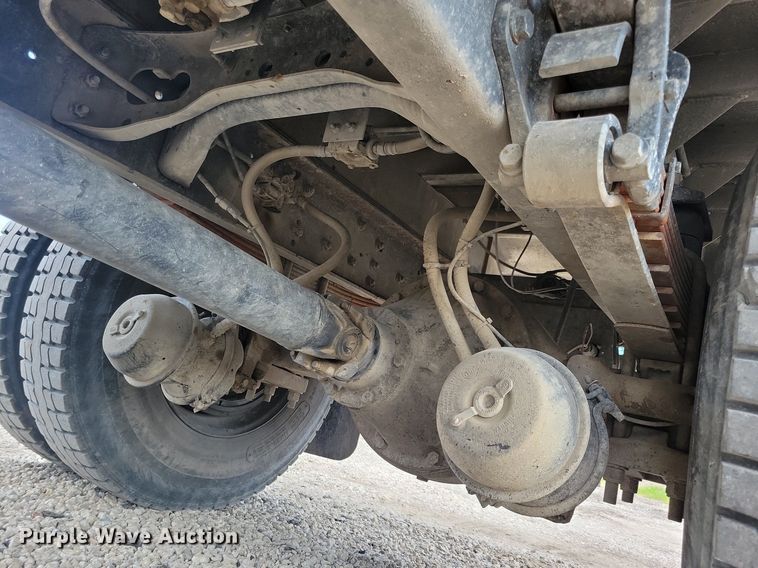 image for item IQ9768 2006 International 4400  dump truck