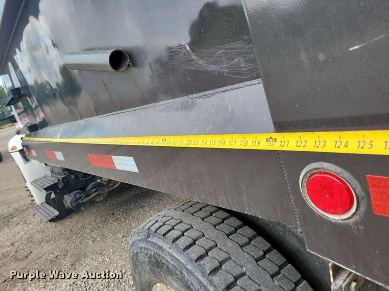 image for item IQ9768 2006 International 4400  dump truck