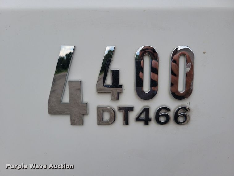 image for item IQ9768 2006 International 4400  dump truck