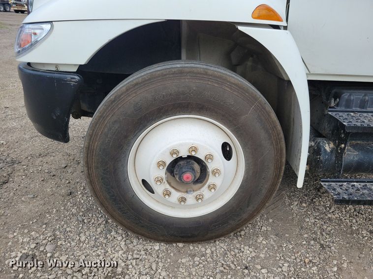 image for item IQ9768 2006 International 4400  dump truck