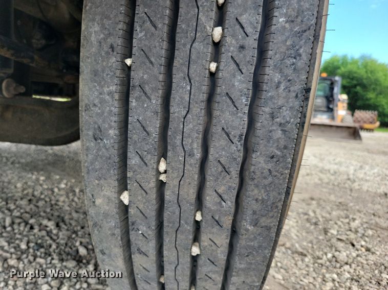 image for item IQ9768 2006 International 4400  dump truck