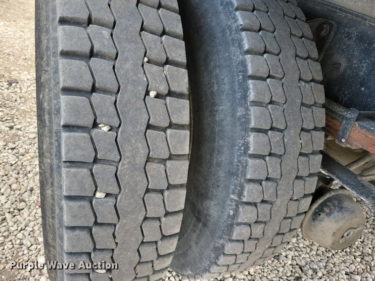 image for item IQ9768 2006 International 4400  dump truck