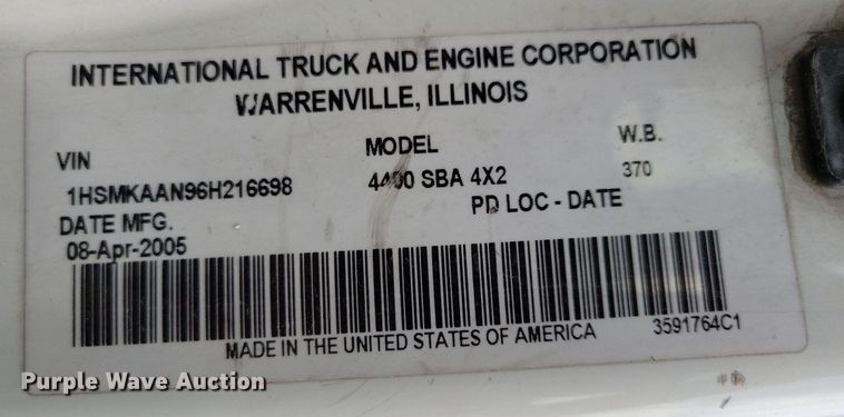 image for item IQ9768 2006 International 4400  dump truck