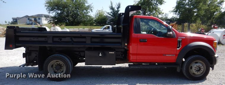 image for item IQ9769 2017 Ford F550 Super Duty XL  dump truck