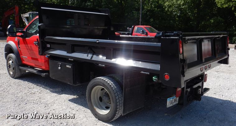 image for item IQ9769 2017 Ford F550 Super Duty XL  dump truck