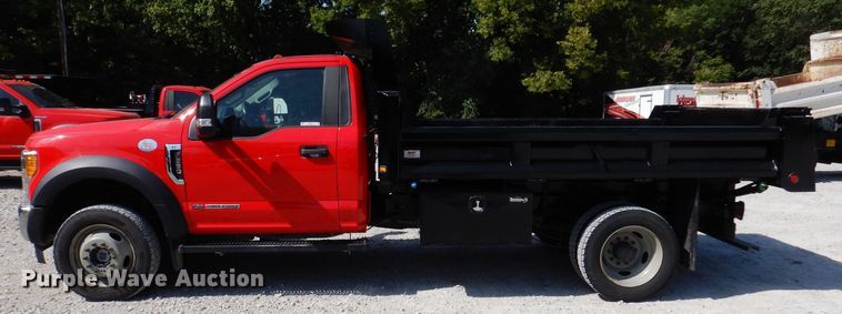 image for item IQ9769 2017 Ford F550 Super Duty XL  dump truck