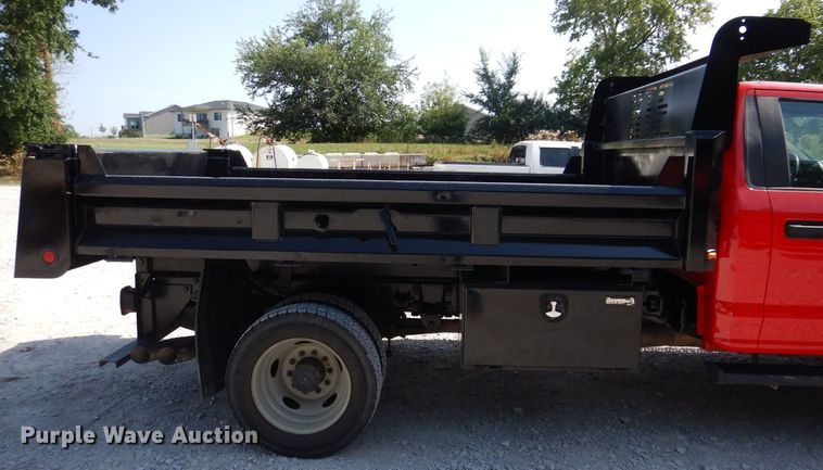 image for item IQ9769 2017 Ford F550 Super Duty XL  dump truck
