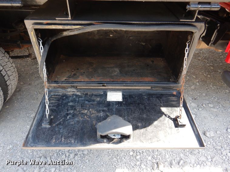 image for item IQ9769 2017 Ford F550 Super Duty XL  dump truck