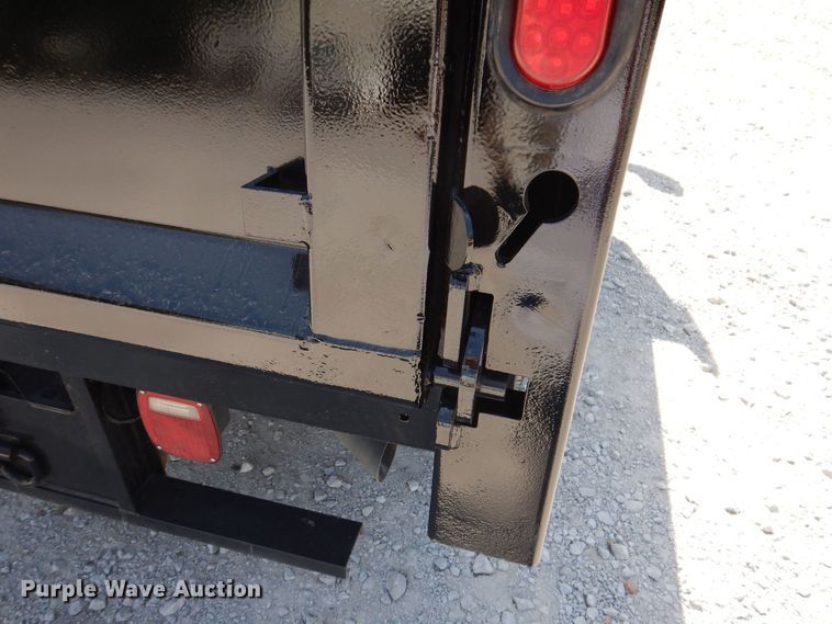 image for item IQ9769 2017 Ford F550 Super Duty XL  dump truck