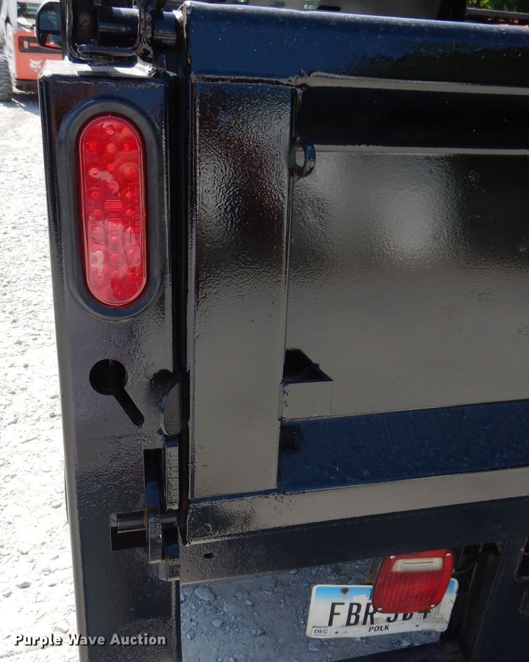 image for item IQ9769 2017 Ford F550 Super Duty XL  dump truck