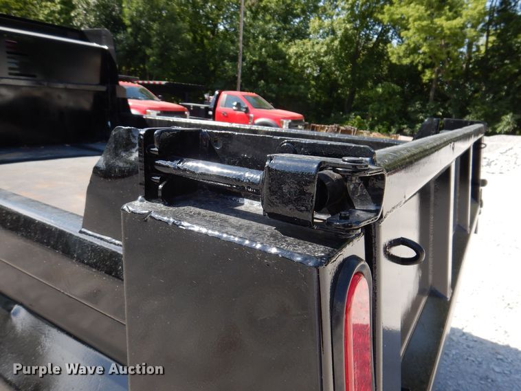 image for item IQ9769 2017 Ford F550 Super Duty XL  dump truck