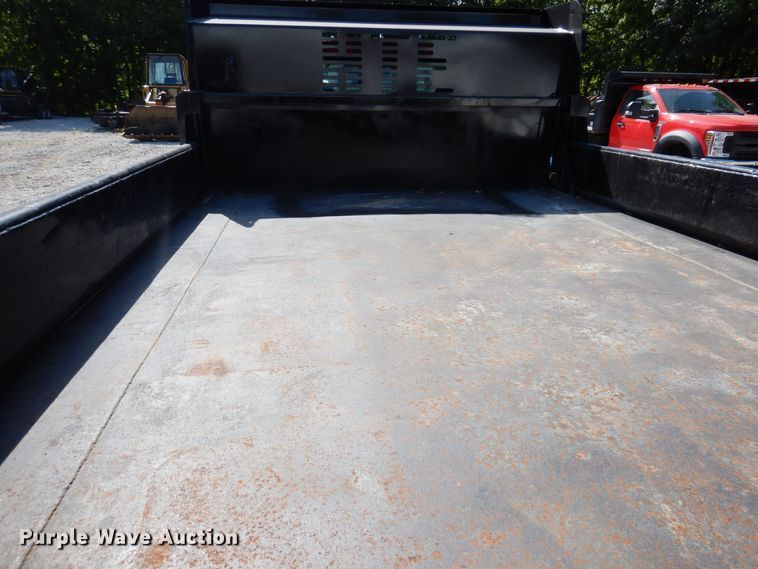 image for item IQ9769 2017 Ford F550 Super Duty XL  dump truck